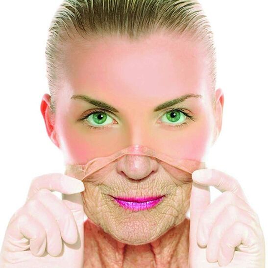 Adult women remove facial wrinkles with home remedies