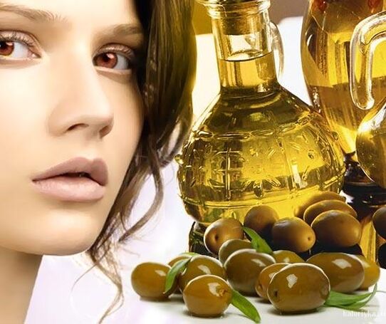 Olive oil to make a rejuvenating facial mask