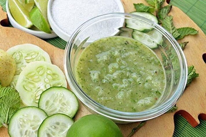 Cucumber mask will help your skin stay young