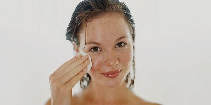 Apply oil on your face to rejuvenate